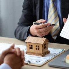 تاثیر قوانین و مقررات محلی بر بیمه مسئولیت مدنی هتل‌ها